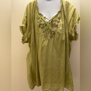 Short sleeve summer top with embroidery on the chest in size 3X / 4X